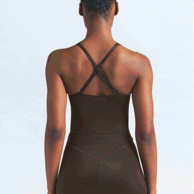 Φανέλα NikeSKIMS SHINE με V-NECK Φανέλα NikeSKIMS SHINE με V-NECK