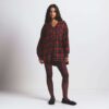 Φανελένιο oversized μπλουζάκι με κουκούλα και κουμπιά Φανελένιο oversized μπλουζάκι με κουκούλα και κουμπιά