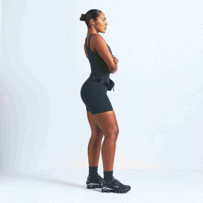 ΦΟΡΜΑΚΙ ΜΕ ΜΑΥΡΟ ΔΙΠΛΟ ΛΟΥΡΑΚΙ NikeSKIMS