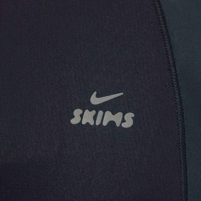 Κολάν NikeSKIMS με λάστιχο και κορδόνι 26″ Κολάν NikeSKIMS με λάστιχο και κορδόνι 26″