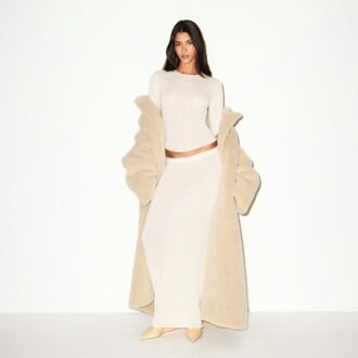 Μακρύ παλτό με τεχνητή γούνα και oversized σχέδιο
