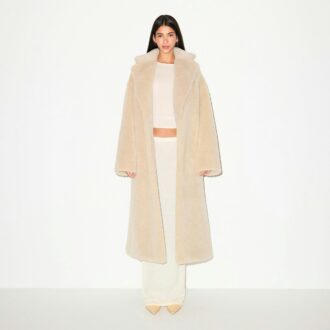 Μακρύ παλτό με τεχνητή γούνα και oversized σχέδιο