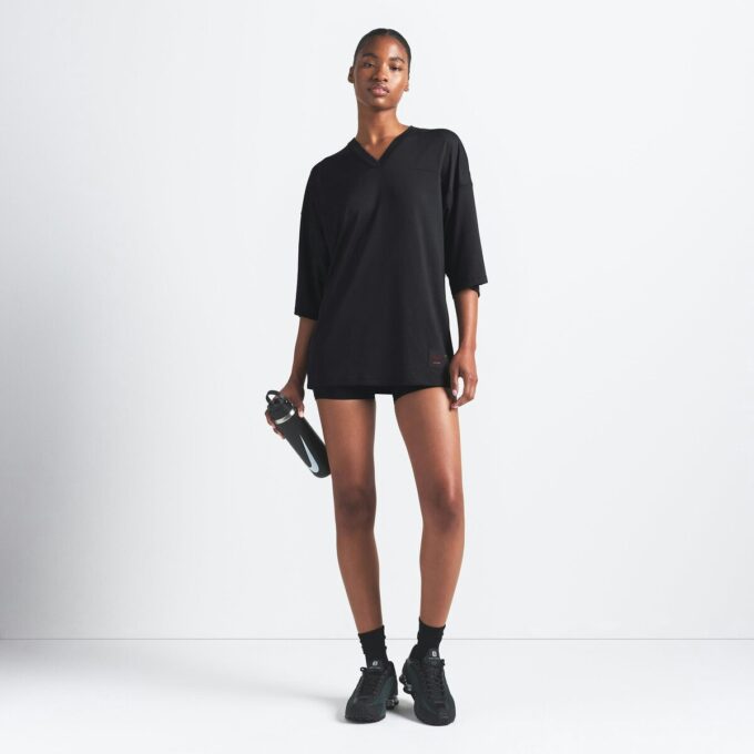 NikeSKIMS ΑΕΡΙΝΟ ΜΕ V ΛΑΙΜΟΚΟΨΗ ΜΕ ΜΕΓΕΘΟΣ ΜΕΓΕΘΟΥΣ ΜΠΛΟΥΖΑ NikeSKIMS ΑΕΡΙΝΟ ΜΕ V ΛΑΙΜΟΚΟΨΗ ΜΕ ΜΕΓΕΘΟΣ ΜΕΓΕΘΟΥΣ ΜΠΛΟΥΖΑ