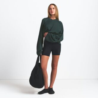 NikeSKIMS ΑΕΡΙΝΟ ΜΠΛΟΥΖΑ ΜΕ V-ΛΑΙΜΟ ΚΑΙ ΜΑΚΡΥΜΑΝΙΚΟ ΜΕΓΕΘΟΣ