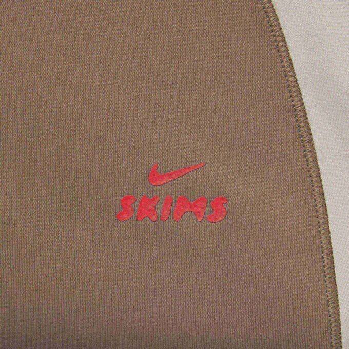 NikeSKIMS ΛΑΜΨΗ ΜΑΚΡΙΑ ΦΟΡΜΑ ΜΕ ΦΕΡΜΟΥΑΡ ΜΠΡΟΣΤΑ