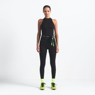 NikeSKIMS ΜΑΤ ΜΑΥΡΟ ΑΘΛΗΤΙΚΟ ΦΑΝΕΛΑΚΙ ΜΕ ΨΕΥΔΗ ΛΑΙΜΟΚΟΨΗ
