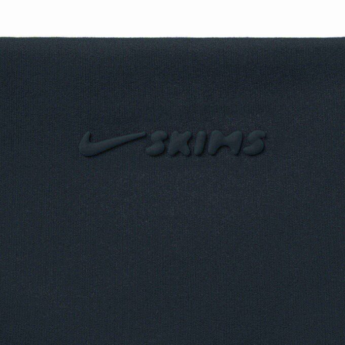 NikeSKIMS ΜΑΤ V-LINE 39″ ΙΣΙΟ ΚΟΛΑΝ NikeSKIMS ΜΑΤ V-LINE 39″ ΙΣΙΟ ΚΟΛΑΝ