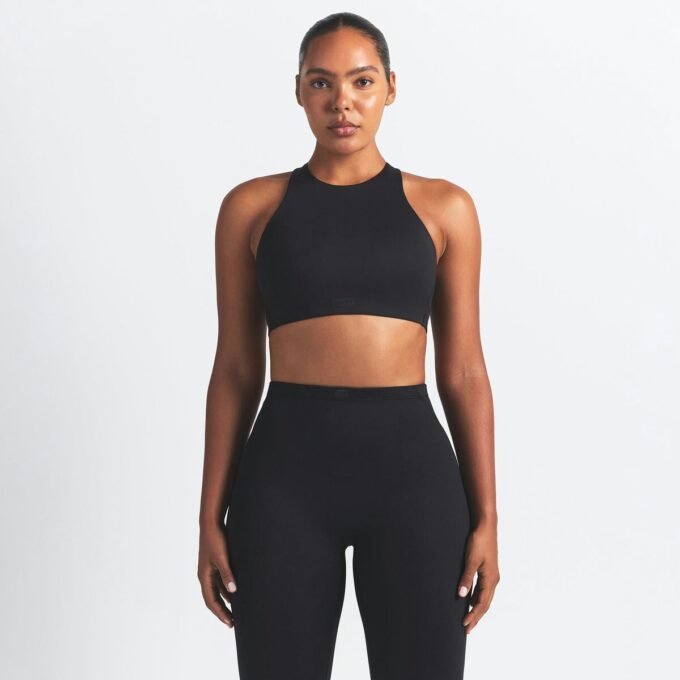 NikeSKIMS ΜΑΤ ΣΟΥΤΙΕΝ ΜΕ ΨΗΛΟ ΛΑΙΜΟ