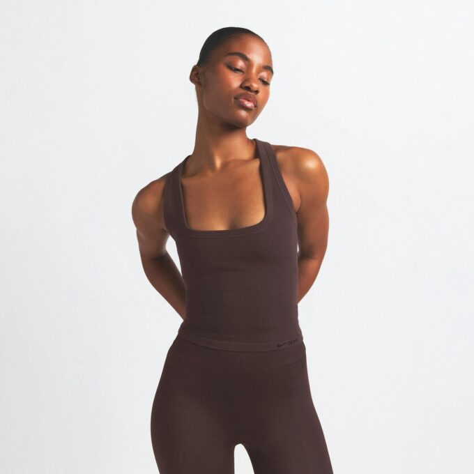 NikeSKIMS VINTAGE SEAMLESS RACER ΜΠΛΟΥΖΑ ΠΛΑΤΗΣ NikeSKIMS VINTAGE SEAMLESS RACER ΜΠΛΟΥΖΑ ΠΛΑΤΗΣ