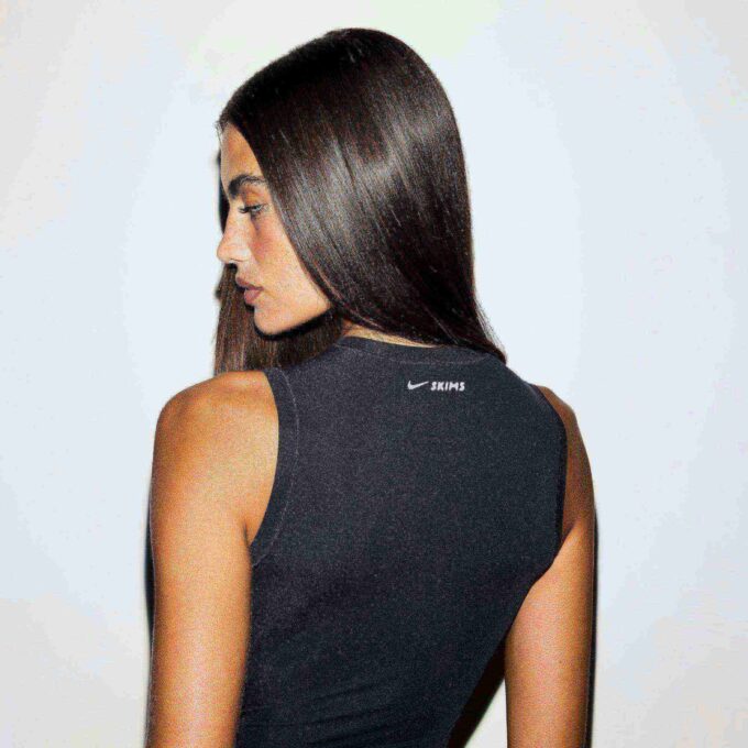 NikeSKIMS WEIGHTLESS LAYERS ΑΜΑΝΙΚΟ ΤΟΠ NikeSKIMS WEIGHTLESS LAYERS ΑΜΑΝΙΚΟ ΤΟΠ