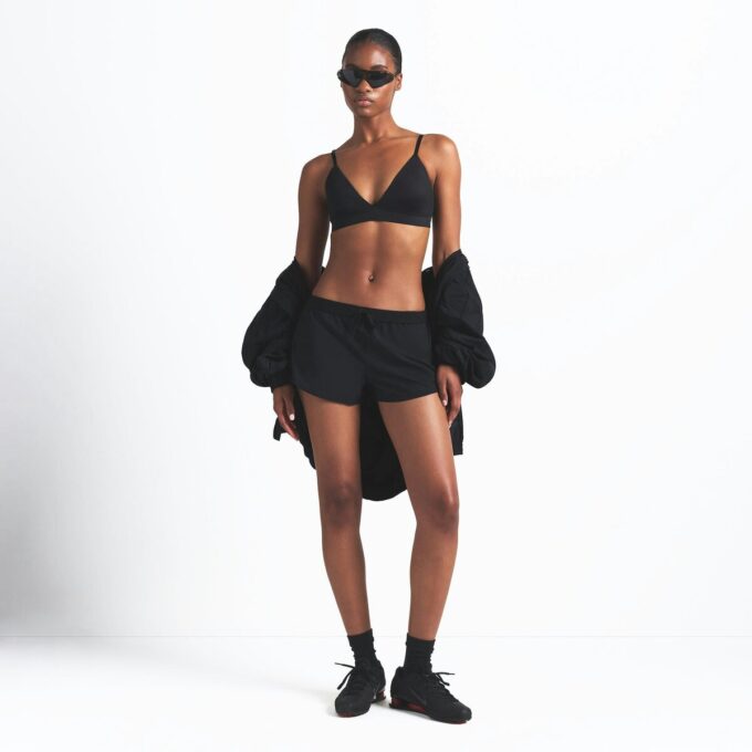 NikeSKIMS ΥΦΑΣΜΑΤΙΝΟ ΝΑΙΛΟΝ ΣΟΡΤΣ ΤΡΕΞΙΜΑΤΟΣ 2,5″ NikeSKIMS ΥΦΑΣΜΑΤΙΝΟ ΝΑΙΛΟΝ ΣΟΡΤΣ ΤΡΕΞΙΜΑΤΟΣ 2,5″