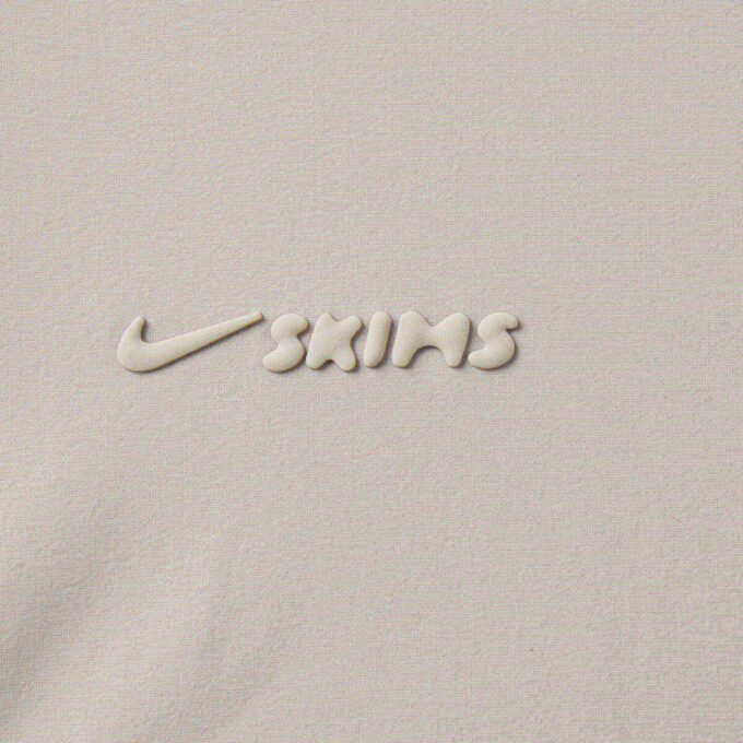 NikeSKIMS ΥΦΑΣΜΑΤΙΝΟ ΝΑΙΛΟΝ ΣΟΡΤΣ ΤΡΕΞΙΜΑΤΟΣ 2,5″ NikeSKIMS ΥΦΑΣΜΑΤΙΝΟ ΝΑΙΛΟΝ ΣΟΡΤΣ ΤΡΕΞΙΜΑΤΟΣ 2,5″