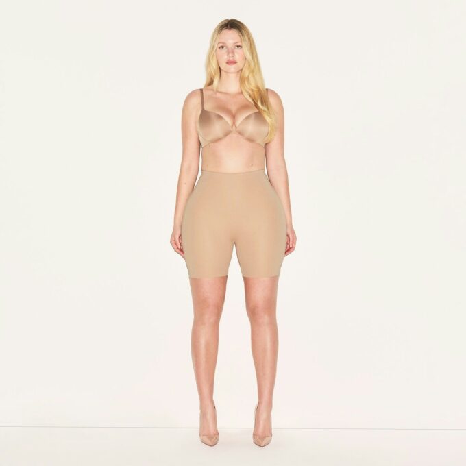 SKIMS BODY HIP ENHANCING ΣΟΡΤΣ ΜΕ ΕΝΙΣΧΥΣΗ SKIMS BODY HIP ENHANCING ΣΟΡΤΣ ΜΕ ΕΝΙΣΧΥΣΗ