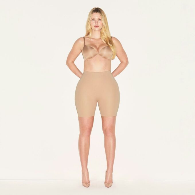 SKIMS BODY HIP ENHANCING ΣΟΡΤΣ ΜΕ ΕΝΙΣΧΥΣΗ SKIMS BODY HIP ENHANCING ΣΟΡΤΣ ΜΕ ΕΝΙΣΧΥΣΗ