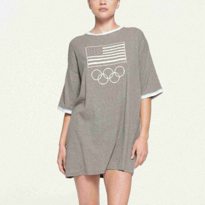 SKIMS FOR TEAM USA ΒΑΜΒΑΚΕΡΟ RIB ΟΛΥΜΠΙΑΚΟ ΜΠΛΟΥΖΑΚΙ ΜΙΝΙ ΦΟΡΕΜΑ SKIMS FOR TEAM USA ΒΑΜΒΑΚΕΡΟ RIB ΟΛΥΜΠΙΑΚΟ ΜΠΛΟΥΖΑΚΙ ΜΙΝΙ ΦΟΡΕΜΑ