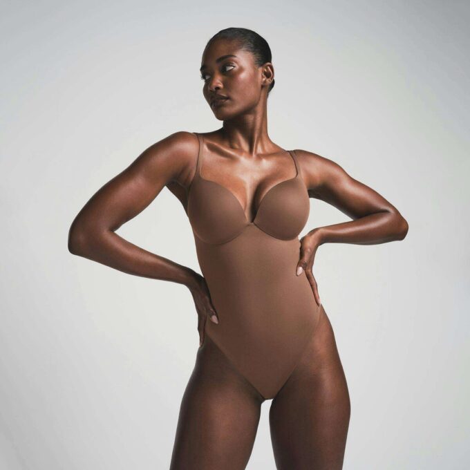 SKIMS ULTIMATE BODY PUSH-UP THONG ΚΟΜΜΑΤΙ SKIMS ULTIMATE BODY PUSH-UP THONG ΚΟΜΜΑΤΙ