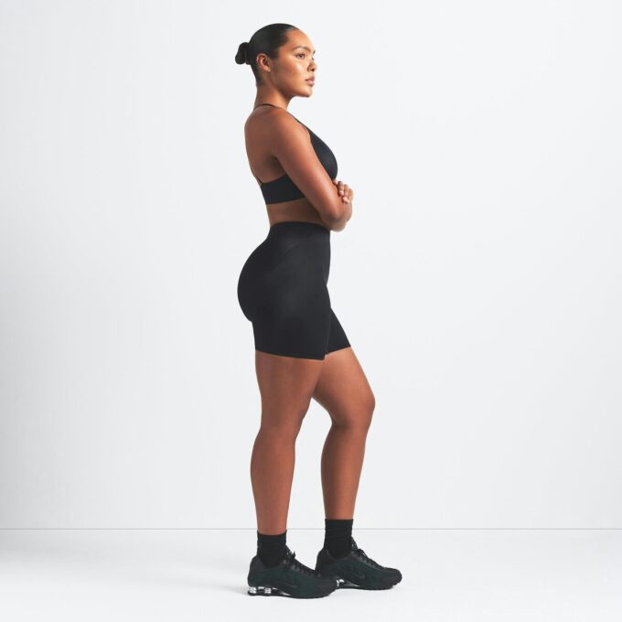 Σορτς μοτοσικλετιστών NikeSKIMS SHINE BONDED WAIST 5″ Σορτς μοτοσικλετιστών NikeSKIMS SHINE BONDED WAIST 5″