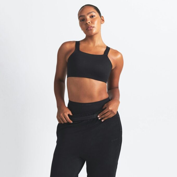 Σουτιέν NikeSKIMS με ματ φαρδιές τιράντες Σουτιέν NikeSKIMS με ματ φαρδιές τιράντες