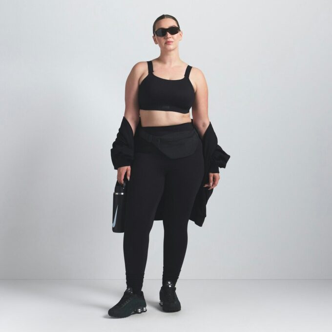 Σουτιέν NikeSKIMS με ματ φαρδιές τιράντες Σουτιέν NikeSKIMS με ματ φαρδιές τιράντες