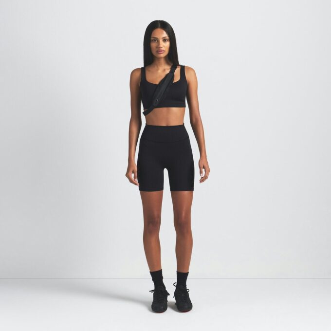 Σουτιέν NikeSKIMS με ματ λαιμόκοψη Σουτιέν NikeSKIMS με ματ λαιμόκοψη