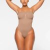 Στρινγκ κορμάκι με strapless print και ραφές Στρινγκ κορμάκι με strapless print και ραφές