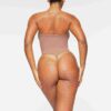 Στρινγκ κορμάκι με strapless print και ραφές Στρινγκ κορμάκι με strapless print και ραφές
