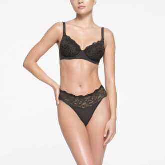 ΤΑΙΡΙΑΖΕΙ ΣΕ ΟΛΟΥΣ ΣΟΥΤΙΕΝ ΜΕ ΔΑΝΤΕΛΑ ΚΑΙ ΠΛΗΡΗ ΚΑΛΥΨΗ