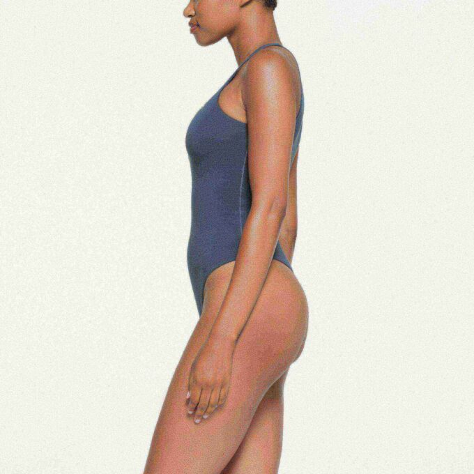 Βαμβακερή φανέλα SKIMS FOR TEAM USA, Ολυμπιακή φόρμα με ψηλό λαιμό Βαμβακερή φανέλα SKIMS FOR TEAM USA, Ολυμπιακή φόρμα με ψηλό λαιμό